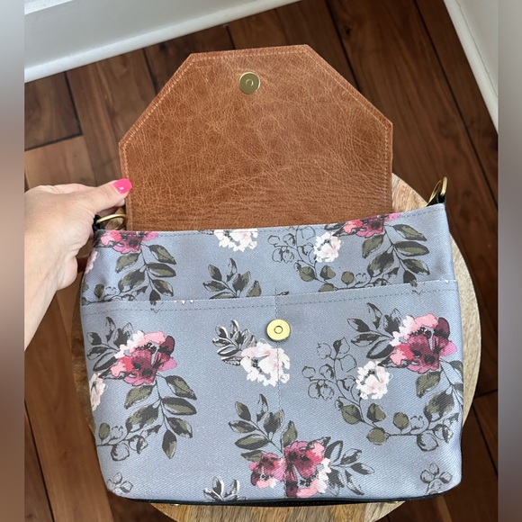 R. Riveter Hobby limited edition floral pattern purse NWT - Picture 6 of 14